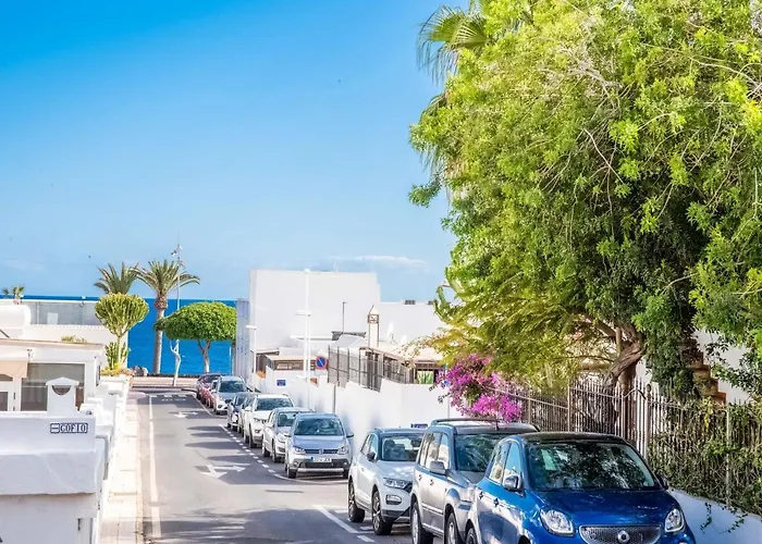 Villa Aloe With Pool In